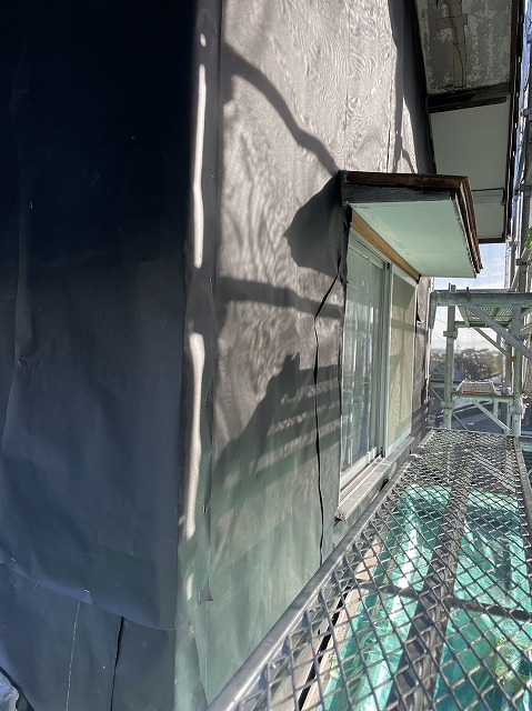 熊本市南区にてボロボロの壁撤去、その後防水シート張り