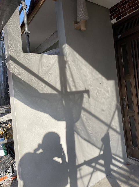 熊本市南区にて玄関一部腐りかけのため、柱を壊して作り直し