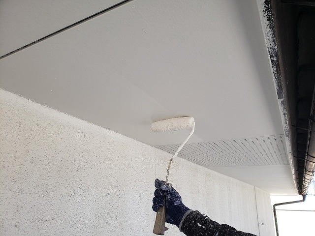 ムラなく丁寧に塗る