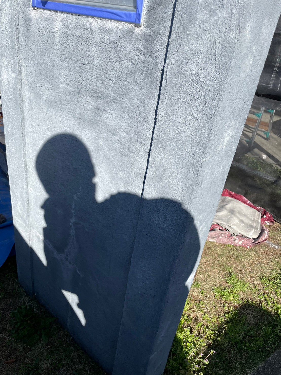 菊池郡菊陽町にて色褪せて塗膜が剥がれてきた門塀の塗装をしてきました【水性ミラクシーラーエコ/水性ケンエース】
