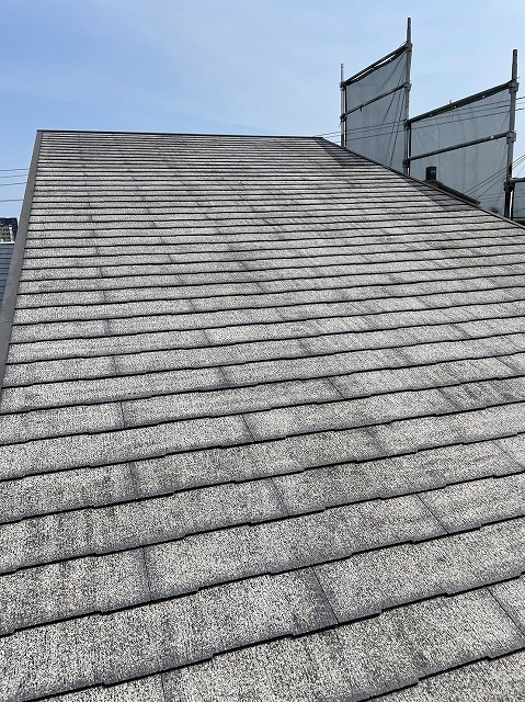 熊本市東区で経年劣化により塗り替え時期の住宅の屋根を日本ペイントのファインパーフェクトベストで塗装しました。