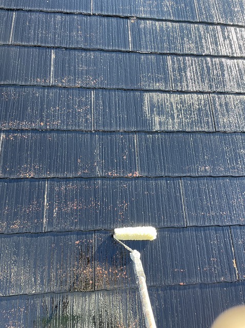 南区屋根塗装シーラー2回目
