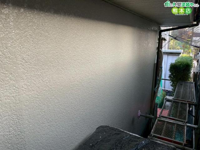 【熊本市東区現場レポート⑧】モルタル外壁の中塗り＆上塗り！お家の印象がガラリと変わります