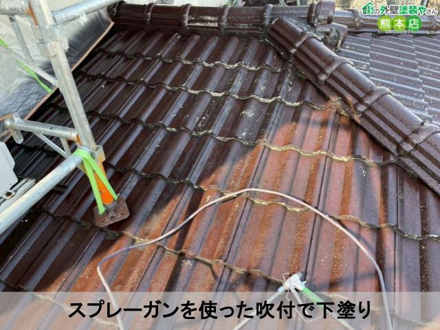 スプレーガンを使った吹付で下塗り