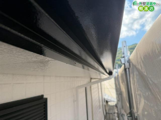 【上天草市】色褪せた雨樋の塗装｜家の輪郭を引き締める、無機塗料での仕上げの一手