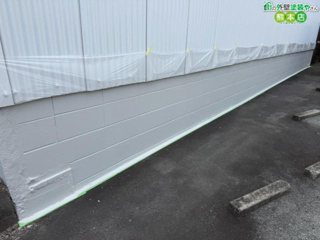 【熊本市中央区】ひび割れが進んだ基礎巾木を補修＆塗装。撥水塗料で内側からの膨れも防ぐ仕上げ