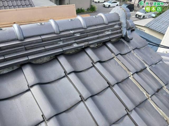 【熊本市東区】瓦屋根の雨漏りで現場調査｜原因はルーフィングの穴と地震でズレた棟でした