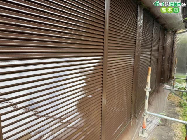 【熊本市東区】劣化が進んだ雨戸と戸袋を吹き付け塗装で一気に再生!ワグナーFC4000で美粧仕上げ