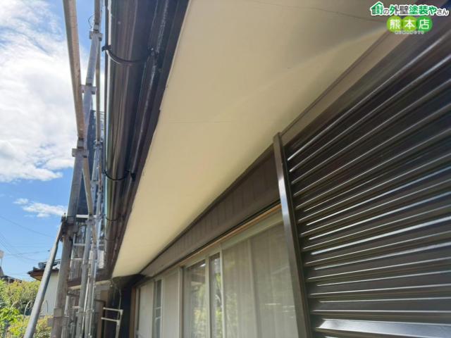 【熊本市東区】塗膜剥がれが酷かった軒天をスクレーパーで徹底ケレン。下塗り1回+上塗り2回で美観回復
