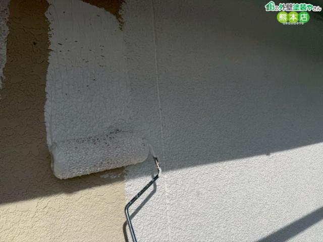 【熊本市東区】ひび割れ多発のモルタル外壁を徹底補修。Uカット工法とマスチックローラーで万全の下塗り