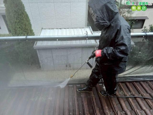 【熊本市東区現場レポート③】2階建て住宅を高圧洗浄で汚れスッキリ！塗装前の大掃除