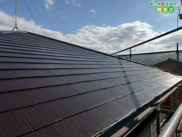 【現場レポート⑤】熊本市東区｜色褪せたスレート屋根の中塗り・上塗り！屋根が新品同様に生まれ変わる仕上げ工程