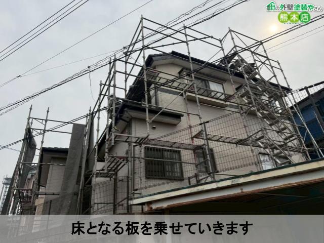 床となる板を乗せていきます