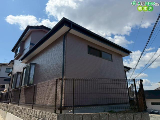 【熊本市北区】外壁の中塗り・上塗りでお家が大変身！色褪せた外壁が見違える仕上げ工程