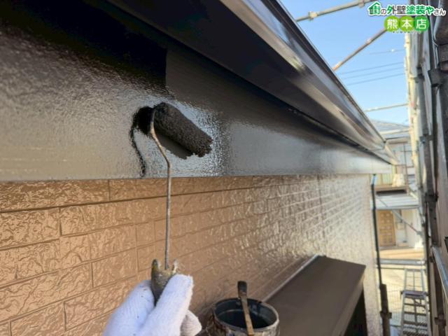 【熊本市北区】色褪せた破風板を無機塗料で塗装！顔が映り込むほどの艶感仕上げ