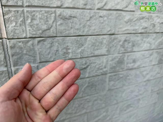 【熊本市北区】色褪せ・チョーキングが気になる外壁の現場調査！無料診断で劣化をしっかりチェック