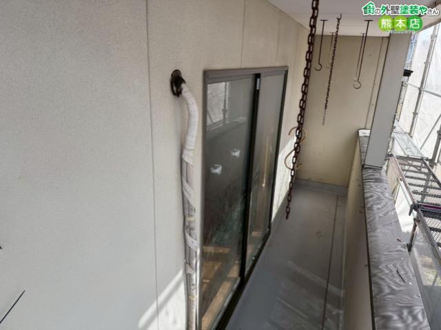 【熊本市北区】劣化したベランダをウレタン防水で守る！下塗り（プライマー）編