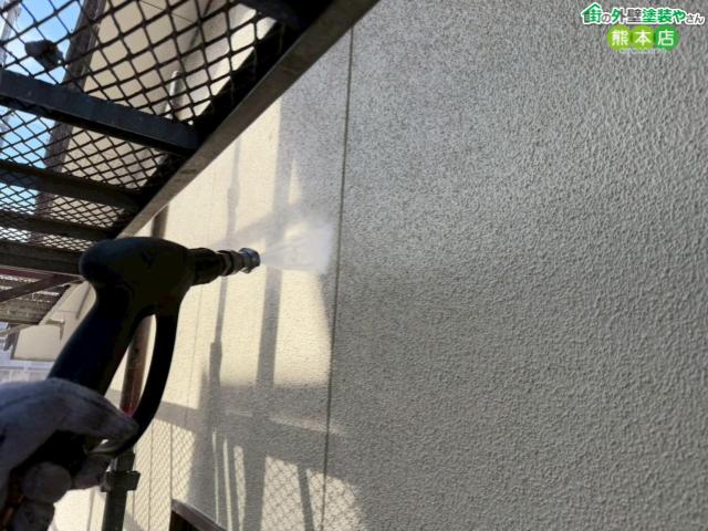 【熊本市南区】色褪せた屋根と外壁を高圧洗浄。塗装しない箇所まで、お家全体を丸ごとリフレッシュ