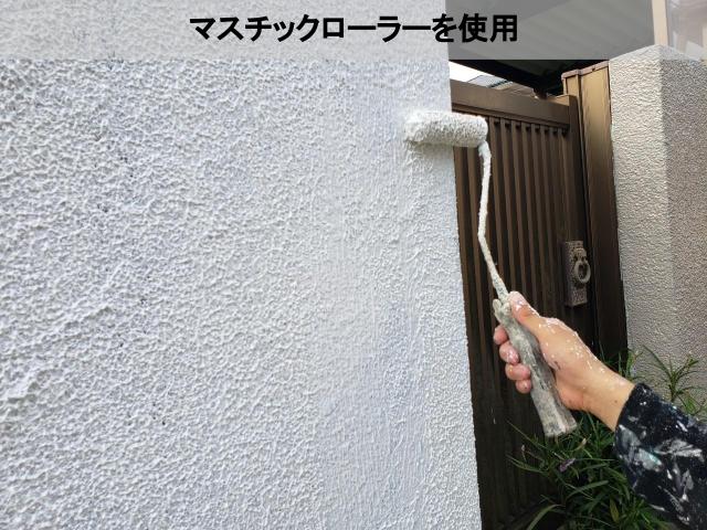 熊本市東区モルタル塀柄合わせマスチックローラー使用