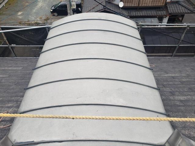 熊本市西区島崎にてひび割れや色褪せが起きていたスレート屋根の下塗り、ハイポンファインデクロで屋根を守る！　