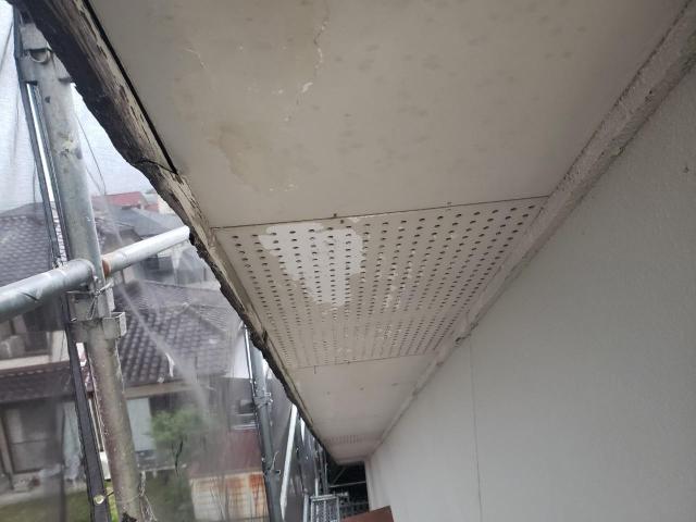 熊本市北区中古物件軒天井塗膜剥がれやシミ
