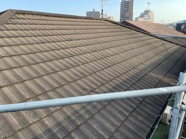 熊本市西区の色褪せたりコケが生えた屋根の無料点検・調査、普段見ない経年した屋根実態調査！