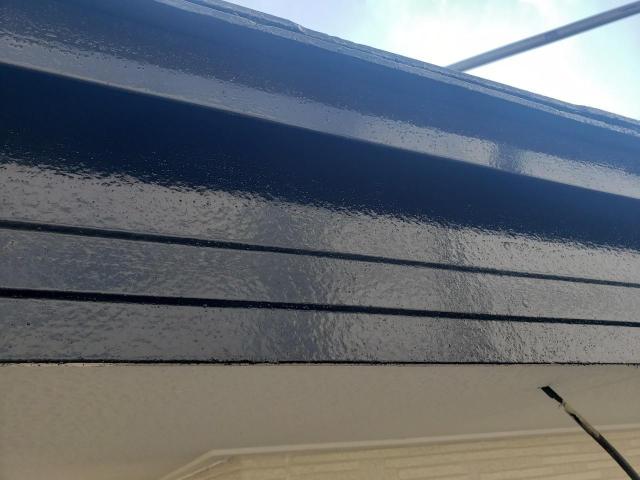 菊池郡菊陽町にて汚れていた破風板と割れていた雨樋の塗装工事。清潔な環境を作ってくれるクリーンマイルドシリコン！