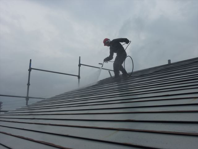 上越市板倉区の自然落雪住宅で屋根塗装を始めました