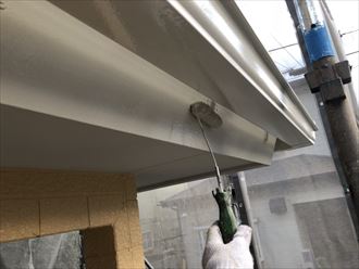 葛飾区の木製破風板塗装は下塗りから５回塗りで仕上げました