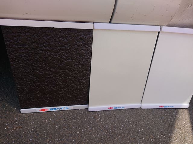 江戸川区にてお客様の外壁塗装の色が決定、パーフェクトトップを調色しました