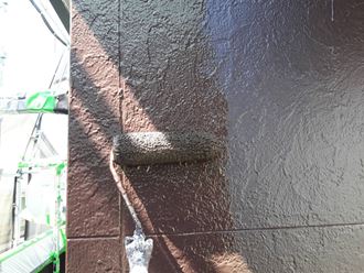 江戸川区にてつや消しのパーフェクトトップで外壁塗装中、その見た目をご紹介