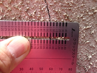 調布市佐須町でヒビ割れが出ている吹き付けの外壁を高弾性のエラストコートで塗装します