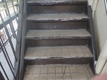 目黒区八雲でサビて膨張してしまった鉄骨階段をメンテナンスします