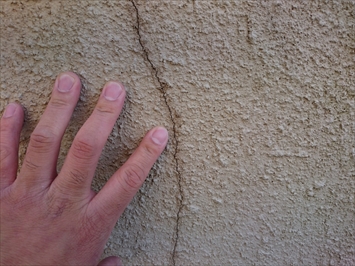 狛江市中和泉で屋根と外壁を塗装工事で初めてメンテナンスします