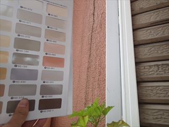 豊島区巣鴨で三階建てビル外壁塗装、水系ファインコートシリコンをニッペ色番ND491に調色しました