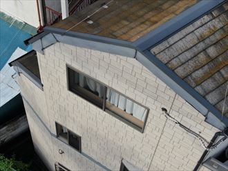 江東区亀戸で3階建てのお住まいの屋根外壁塗装調査、ドローンを使用しての点検です