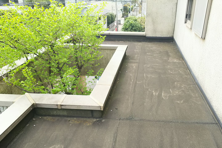 江戸川区でビルトインガレージへの雨漏り、陸屋根の防水点検