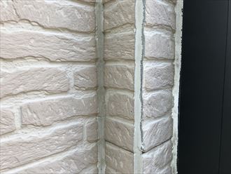 葛飾区柴又で築１５年のサイディング外壁のお住まいの点検調査、シーリング割れの原因について確認しました