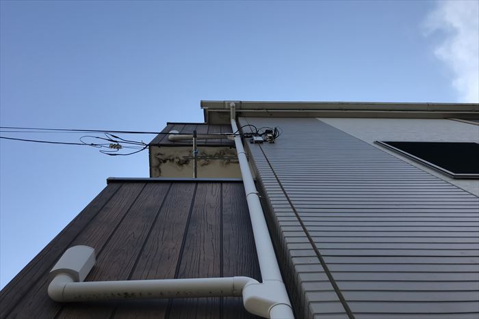 葛飾区奥戸で築10年のお住まいの外壁調査、塗装工事の実施サインが見受けられました