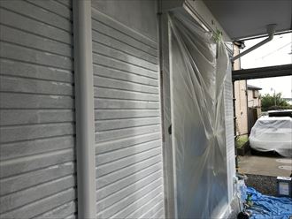 江戸川区南篠崎町で外壁塗装工事、パーフェクトトップの2色分けを行います