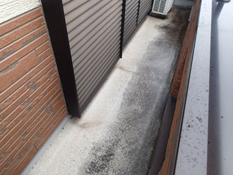 板橋区にて外壁塗装の事前点検で発見したバルコニーの排水不良