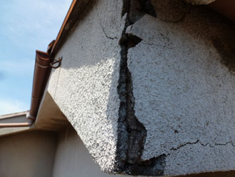 墨田区にて剥落が始まったモルタル外壁へ大規模改修のご提案