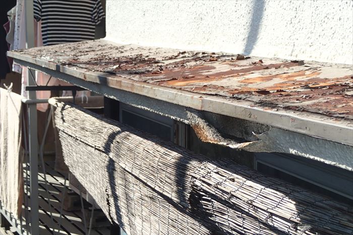 台東区谷中で外壁塗装工事前に霧除けカバー工事を提案