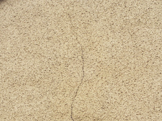 中野区上鷺宮のモルタル外壁調査、大きなクラックを多数確認、補修とエラストコートによる塗装工事をおすすめ