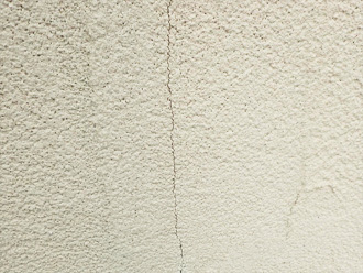 練馬区谷原にてモルタル外壁の調査、築14年目でクラックが発生、エラストコートによる塗装工事をご提案