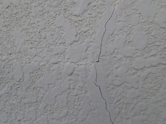 武蔵野市西久保にてモルタル外壁の調査、築20年目でクラックが多数発生した外壁にエラストコートをおすすめ