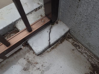 千代田区神田で雨漏りしている戸建ての陸屋根の防水工事前点検