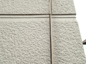 調布市飛田給にて築15年の屋根・外壁塗装工事のための調査、外壁にパーフェクトトップ、屋根にサーモアイSiによる塗装をおすすめ