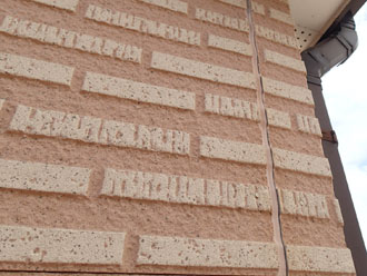 荒川区の築10年のお洒落な戸建ては屋根と外壁塗装が必要な状態でした