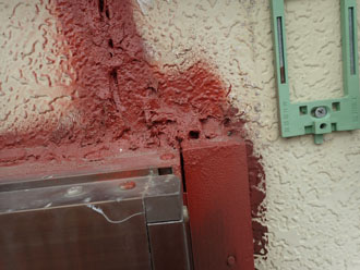 東京都北区赤羽で外壁からの雨漏り、ご自分で補修したその結果…